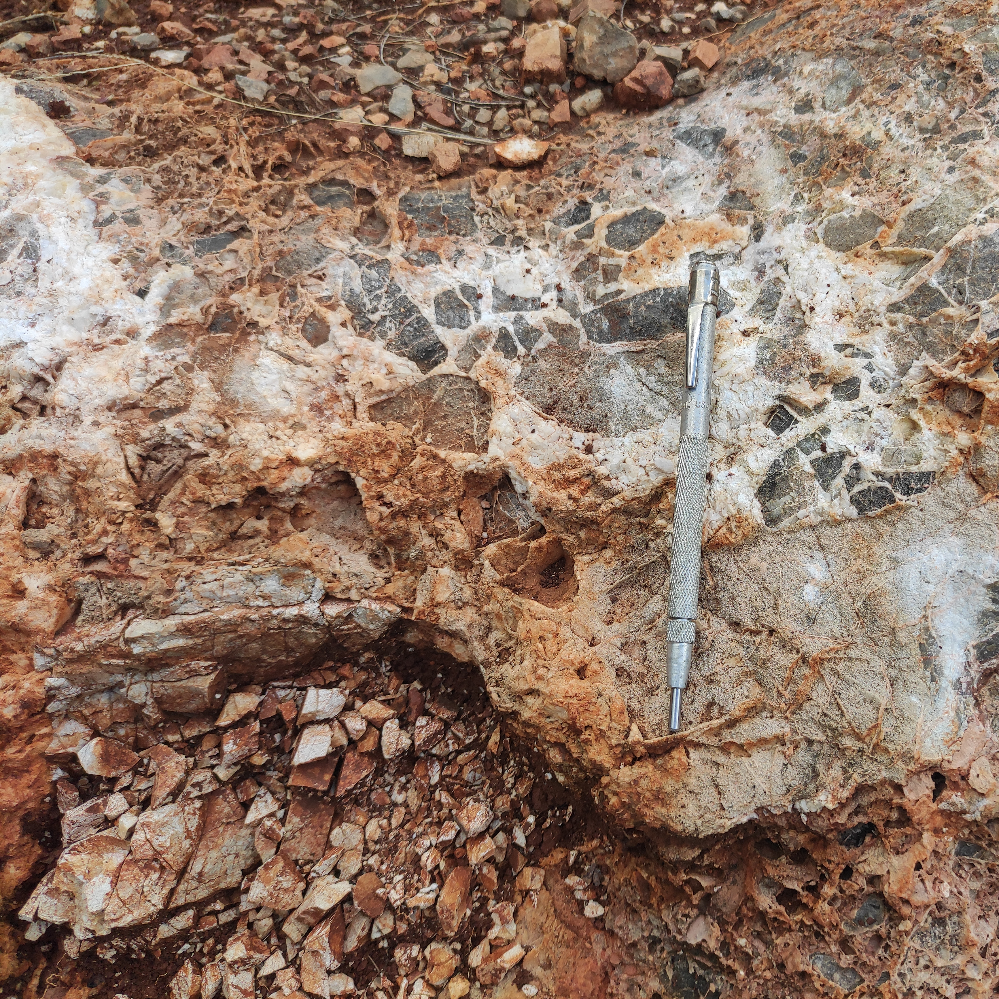 Fault breccia (Kalaw area)_MM_Rock_34_2024.jpg